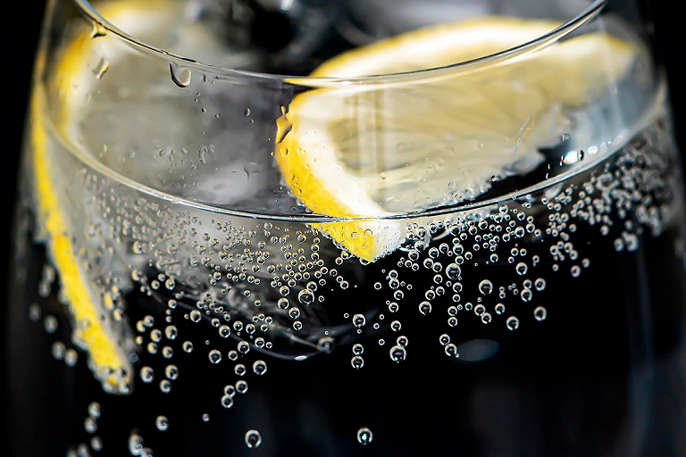 Велнес-тренд: вода с лимоном правда помогает похудеть?