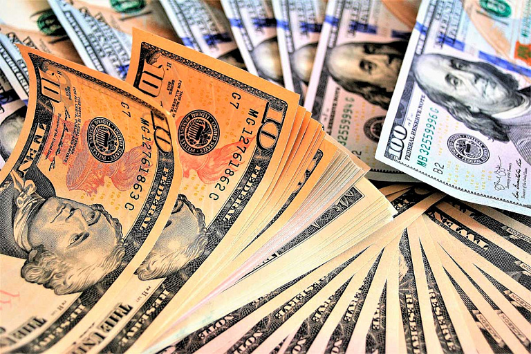 Доллар продолжает радовать и дешевеет уже третий раз за неделю