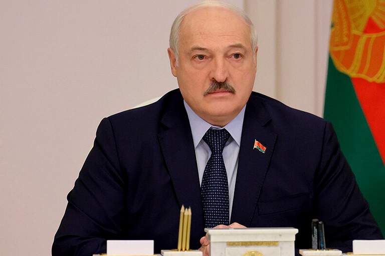 Лукашенко усомнился, что белорусы на выборах могут "осознанно определяться"