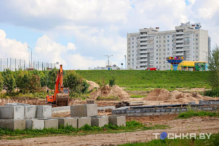 Опасные прогулки и строительный хаос в минском парке Уго Чавеса