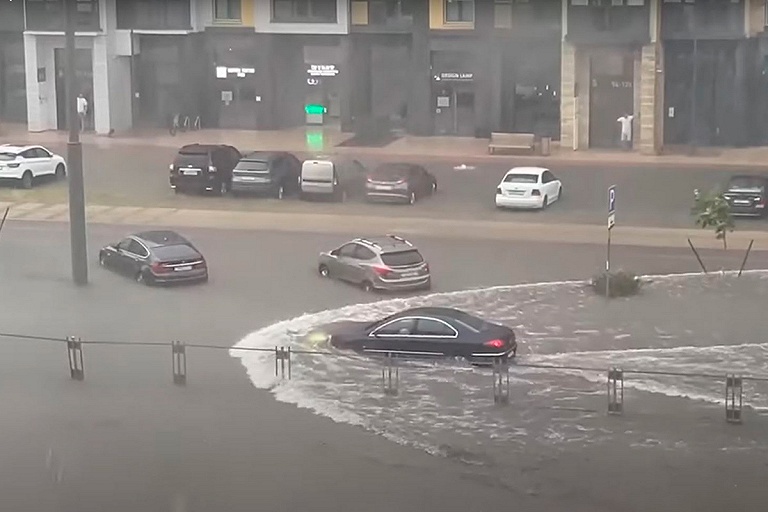 Теперь и Минск: некоторые районы столицы "затопило" – фото и видео