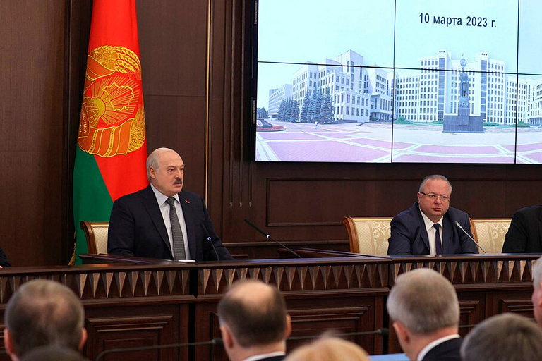 Лукашенко хочет заняться раскрепощением регионов и предприятий