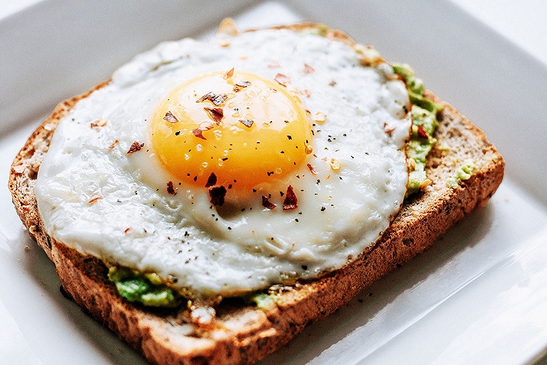 От Бенедикта до омлета: в чем польза яиц и почему их нужно есть на завтрак?