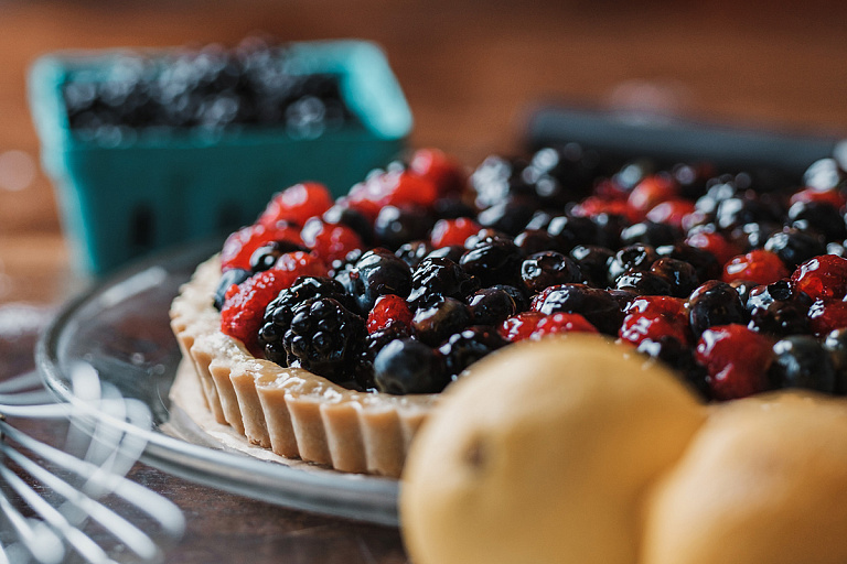 Вкусные пироги на сметане с ягодами: 5 простых рецептов