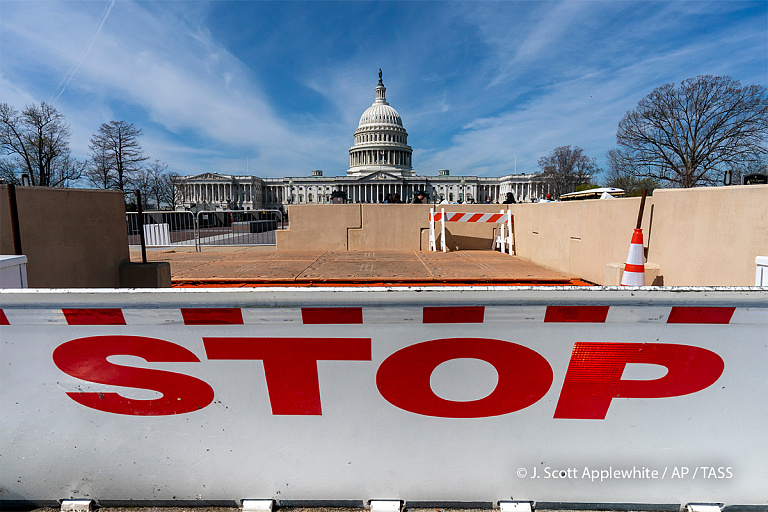 Трампа больше не обвиняют в попытке сохранить власть и штурме Капитолия