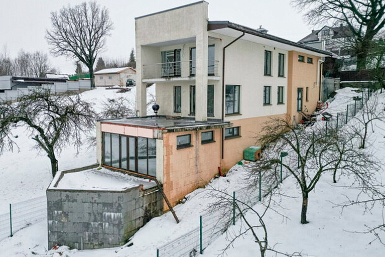 Под Минском продается необычный дом: он похож на лайнер