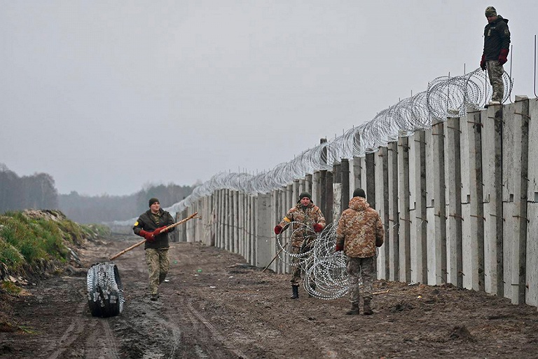 Какими темпами идет строительство забора на границе Беларуси и Украины