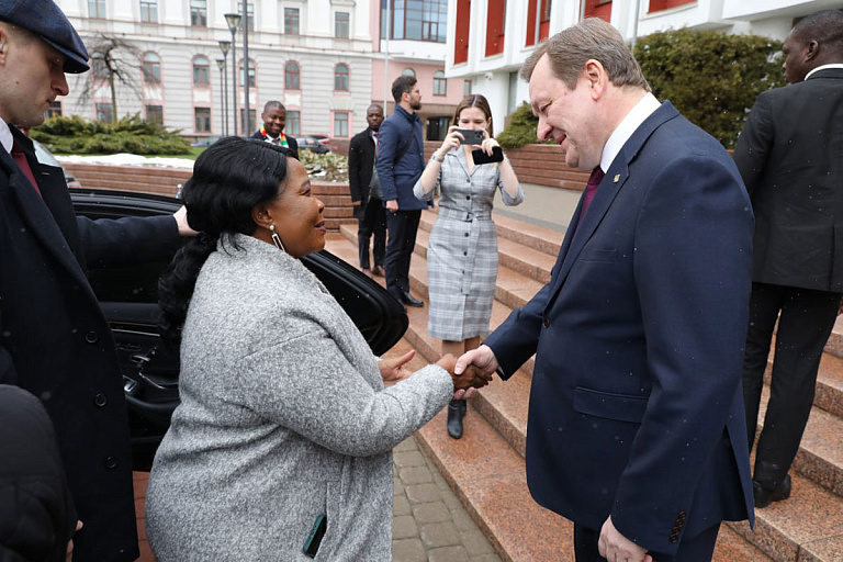 Супруга президента Зимбабве приехала в Беларусь