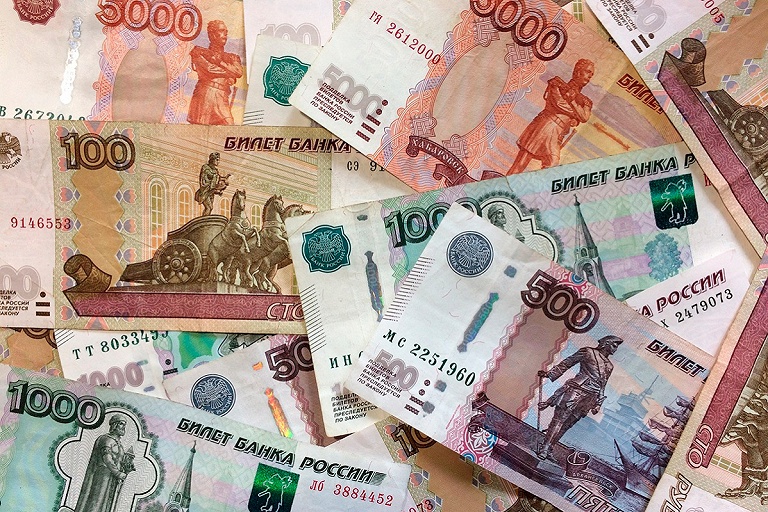 Нацбанк объяснил разрыв в курсах российского рубля