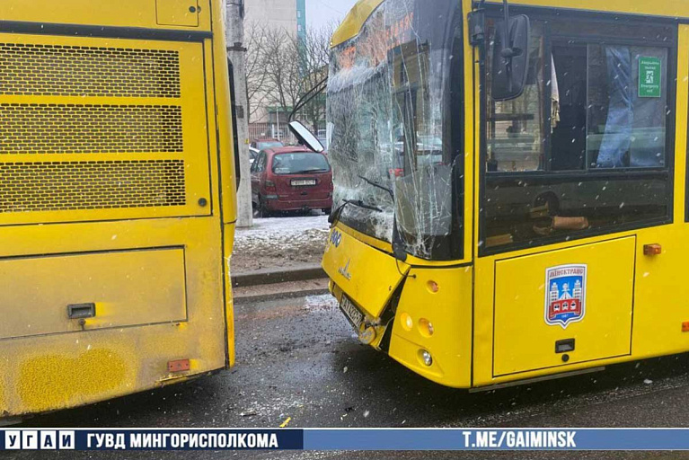 В Минске столкнулись два автобуса – девять человек отправлены в больницу