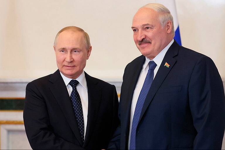 Лукашенко обсудил с Путиным вопросы обороны Беларуси и России