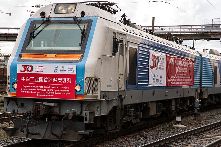 Беларусь по случаю важной даты отправила в Китай поезд торфа