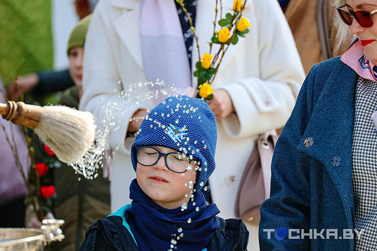 Православные верующие отмечают Вербное воскресенье – фотофакт
