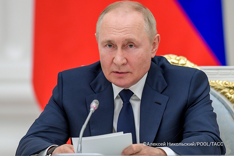 Песков пояснил слова Путина о том, что Россия "всерьез еще ничего не начинала"