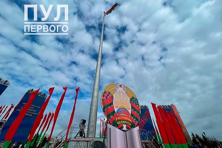Лукашенко пояснил, почему у Беларуси именно такой государственный флаг