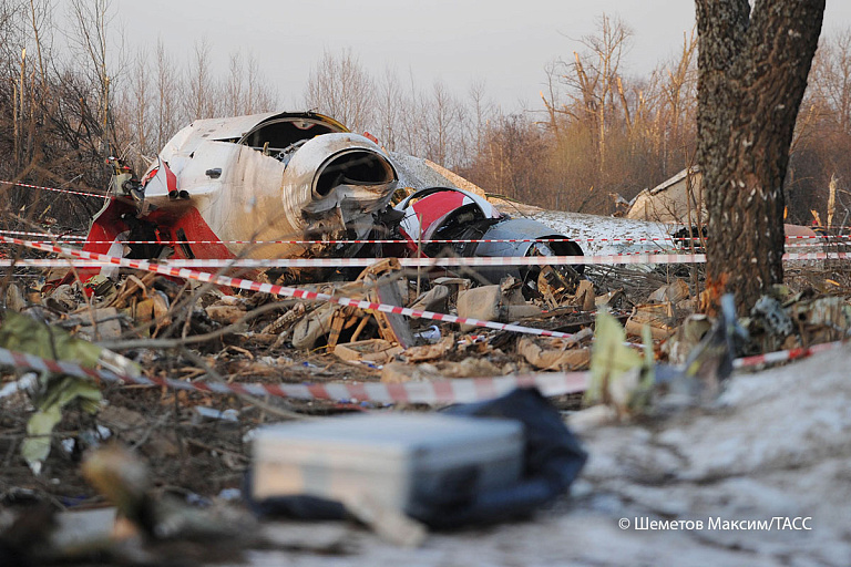 Поляки больше не расследуют катастрофу с президентским самолетом в России