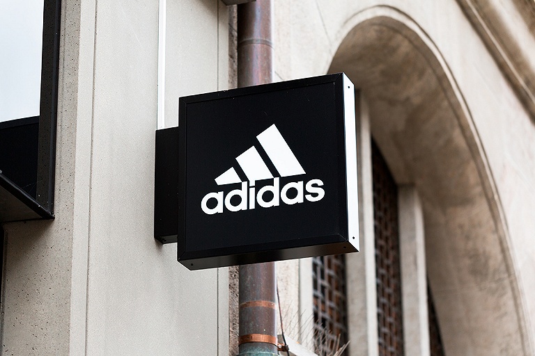 Adidas потерял €100 млн выручки из-за приостановки бизнеса в России