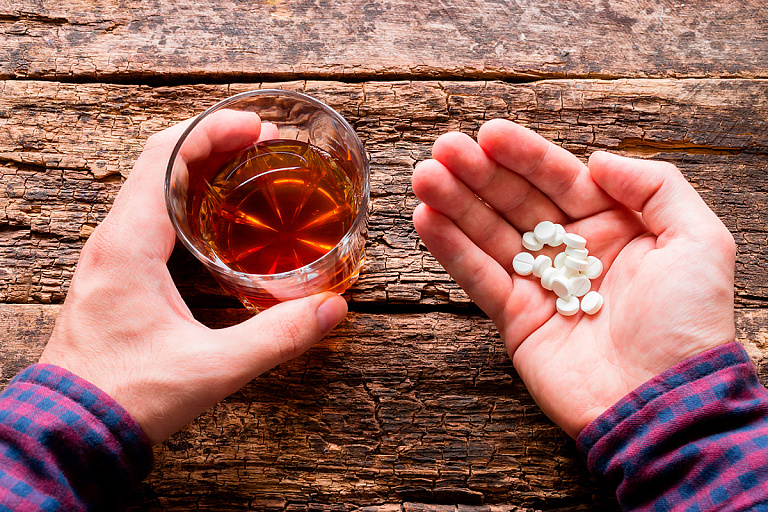 Доктор Мясников: только два антибиотика нельзя пить с алкоголем – какие
