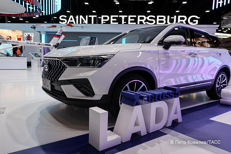 В Санкт-Петербурге представили новую LADA X-Cross 5