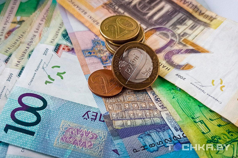 Доллар и евро растут, российский рубль дешевеет – курсы валют на 19 декабря