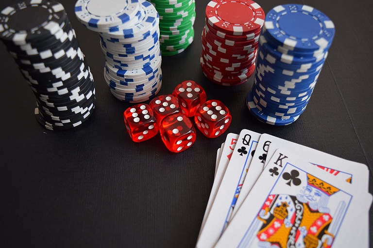 Белорус выиграл престижный турнир по покеру: призовые €2 млн