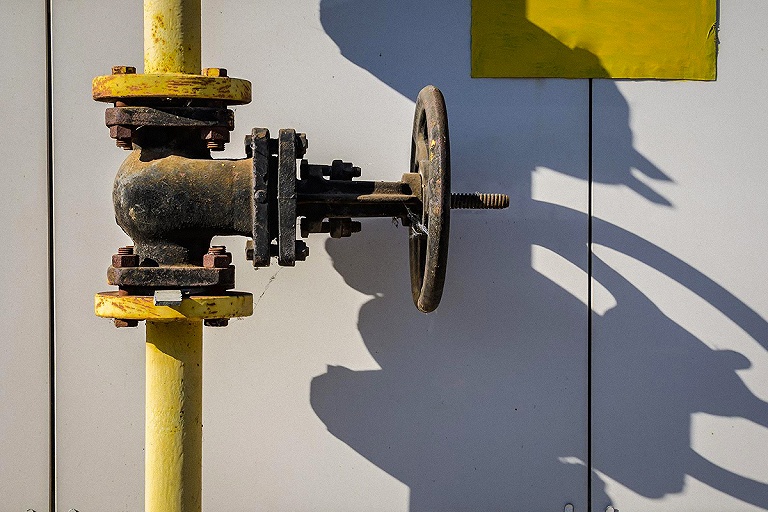 "Газпром" перекрыл поставки газа Польше и Болгарии 