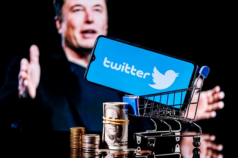 Илон Маск просит приобретать его парфюм, чтобы он смог купить Twitter